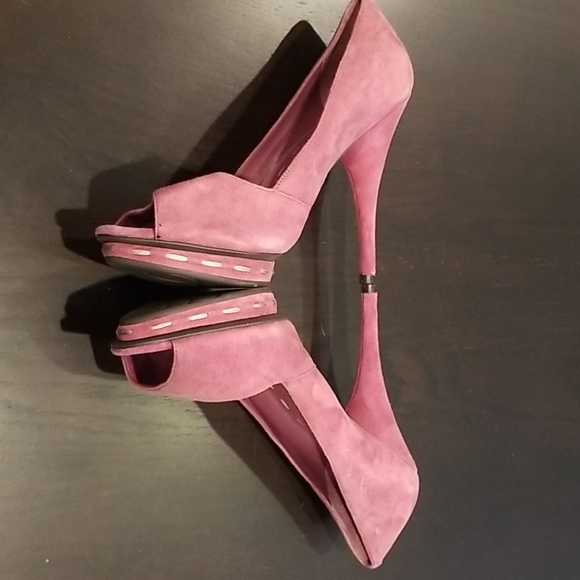 BCBGeneration womans size 8.5M heel - Picture 5 of 16